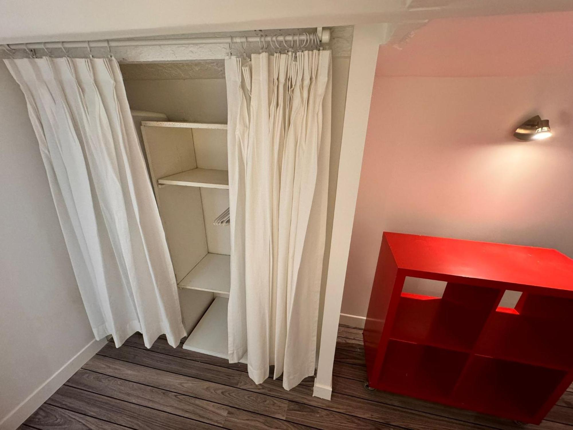 Appartement Carre D'or: Very Calm Cozy 2br, With Wi-fi *