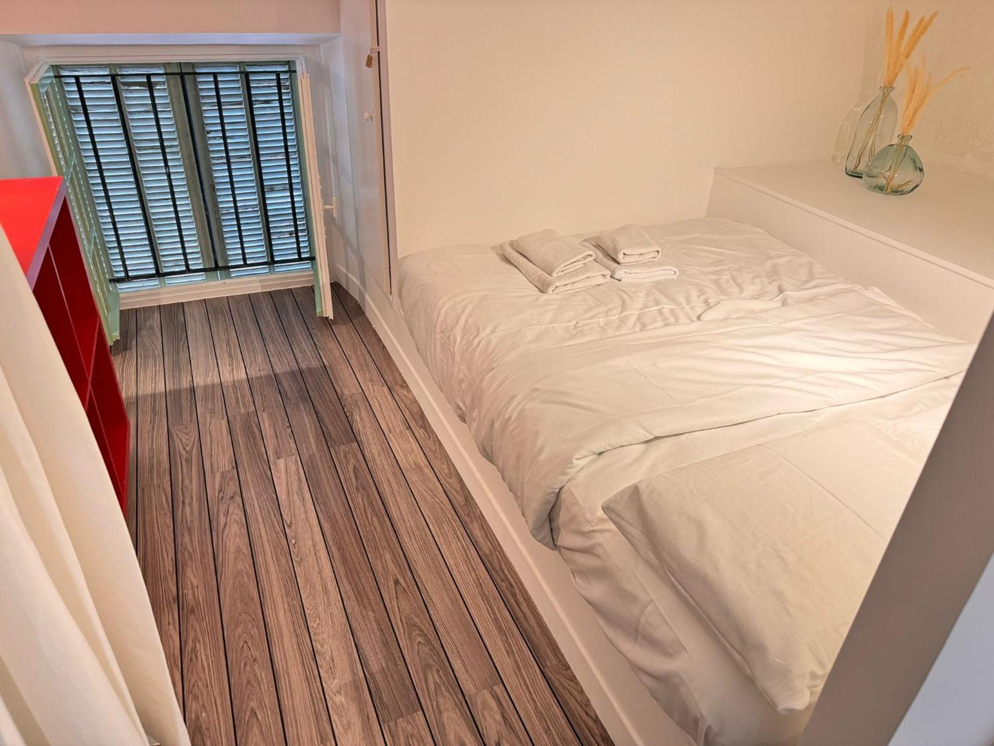 Apartment Carre D'or: Very Calm Cozy 2br, With Wi-fi Nice