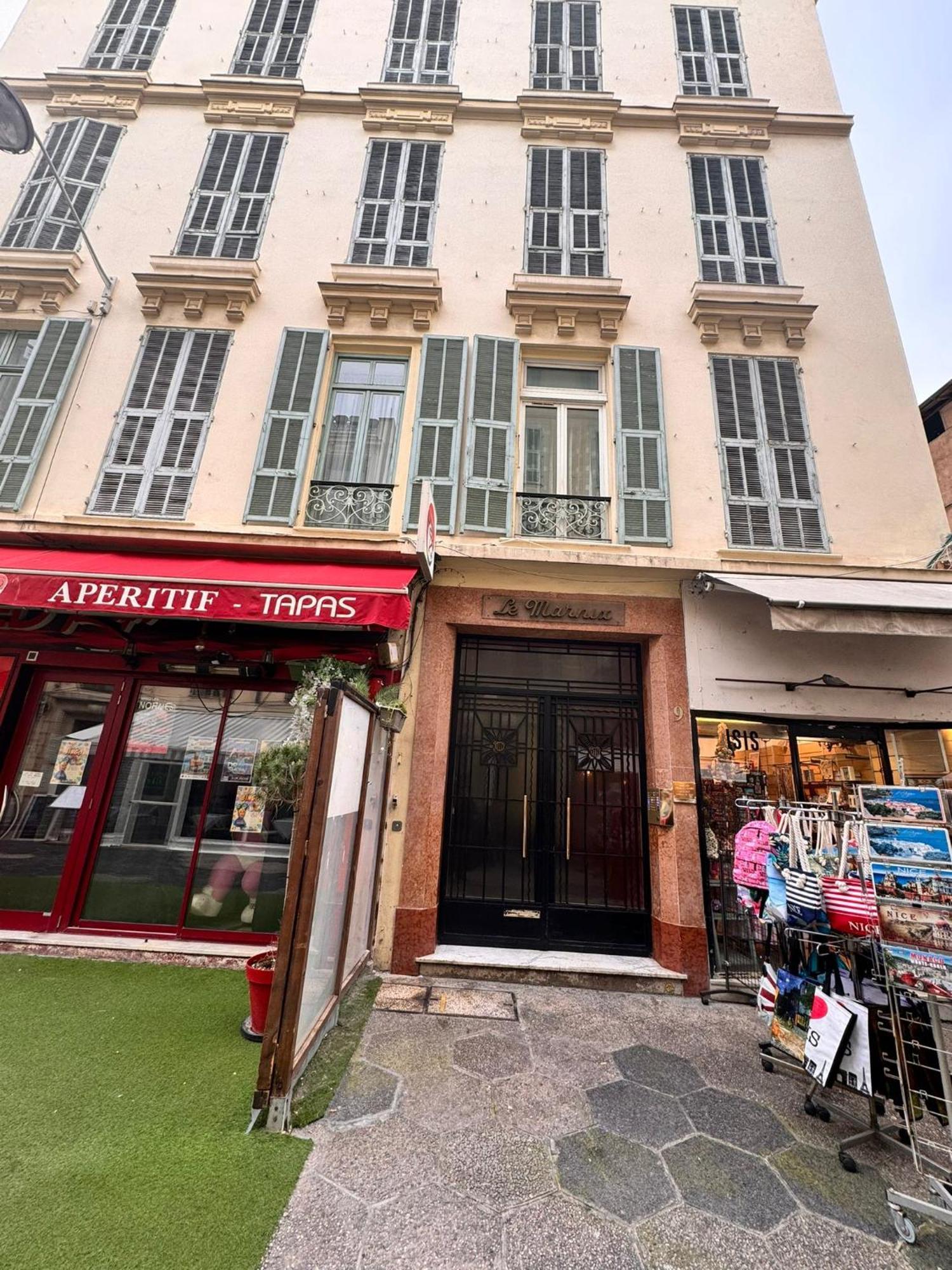 Carre D'or: Very Calm Cozy 2br, With Wi-fi Apartment *