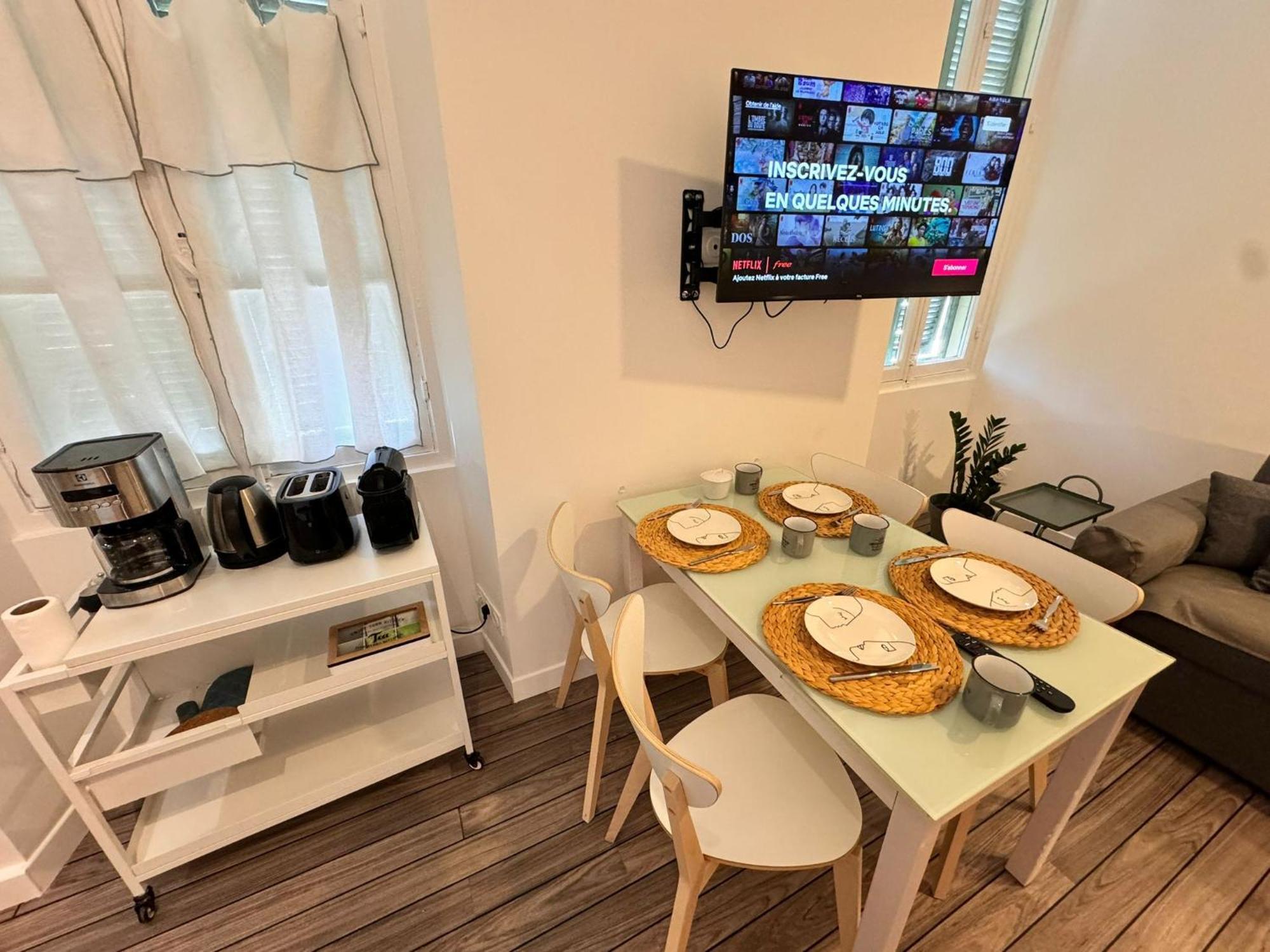 Apartment Carre D'or: Very Calm Cozy 2br, With Wi-fi