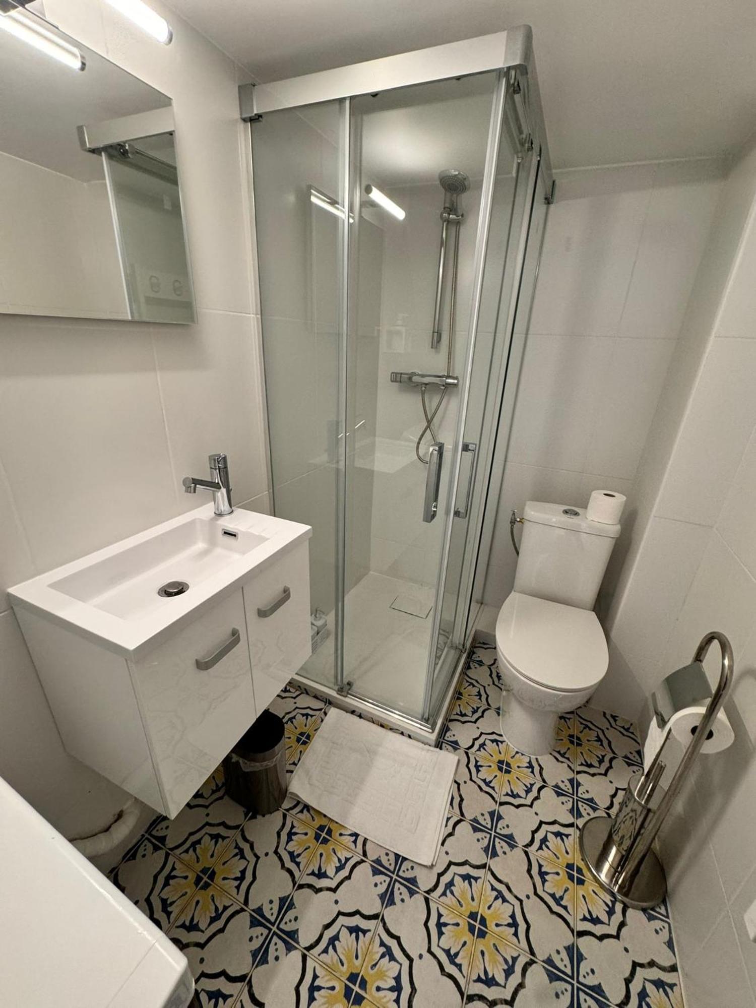 Carre D'or: Very Calm Cozy 2br, With Wi-fi Appartement Nice