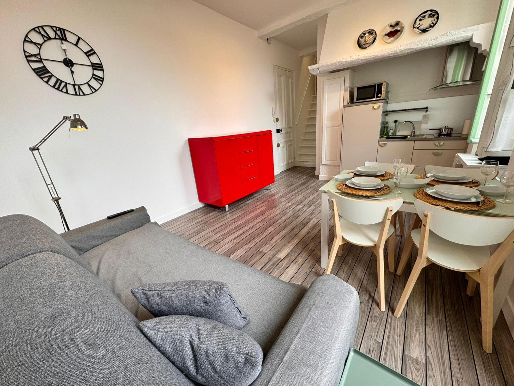 Carre D'or: Very Calm Cozy 2br, With Wi-fi