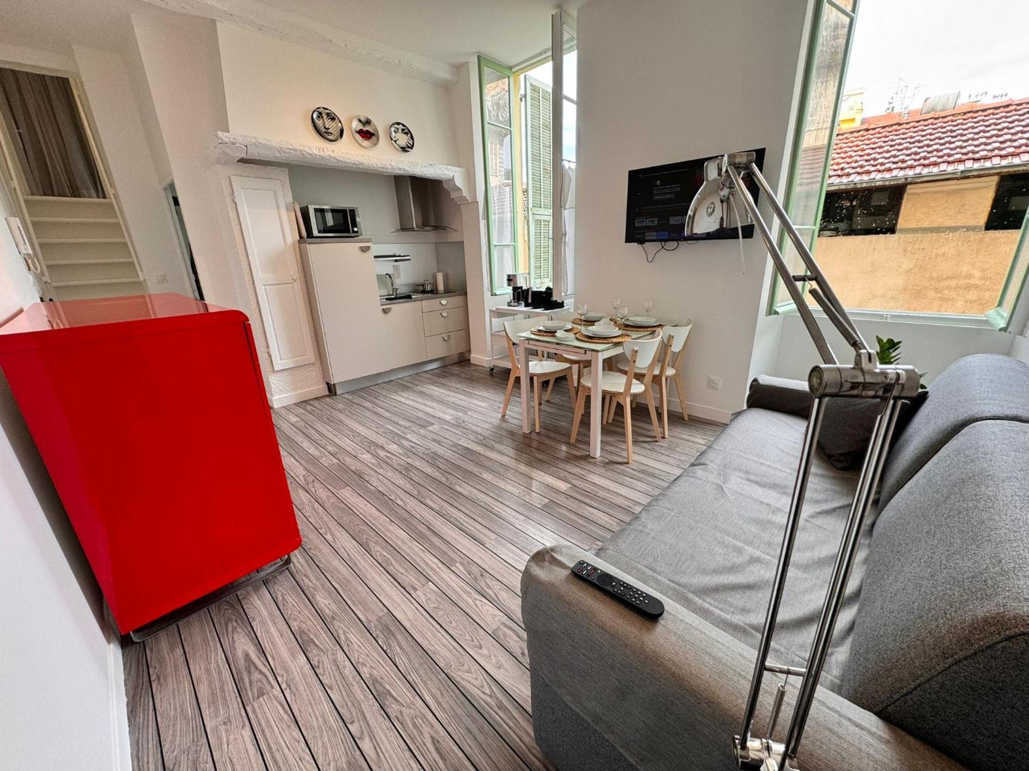 Apartment Carre D'or: Very Calm Cozy 2br, With Wi-fi Nice