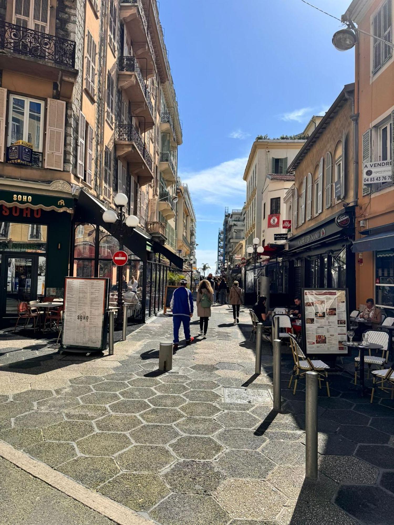 Appartement Carre D'or: Very Calm Cozy 2br, With Wi-fi